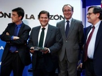 Alfonso Alonso entrega los premios «A Tu Salud» de LA RAZÓN